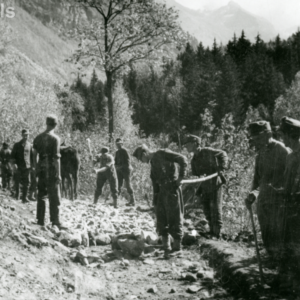 Strassenverbesserung. PK-Brunnengraber